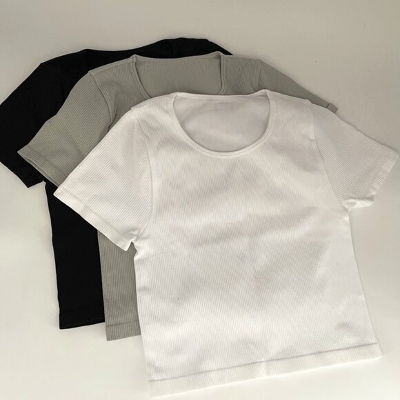 Lot of Three Laying Tops Unbranded - Gray, Black and White Size M - Picture 1 of 4